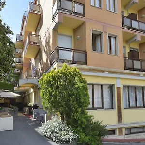 hotel-attico.it-tuscanyhotel.com/
